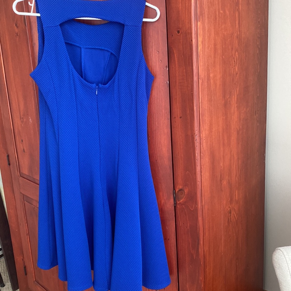 Royal blue color dress by Julian Taylor, size 8. Barely worn. 100% polyester - Picture 2 of 5